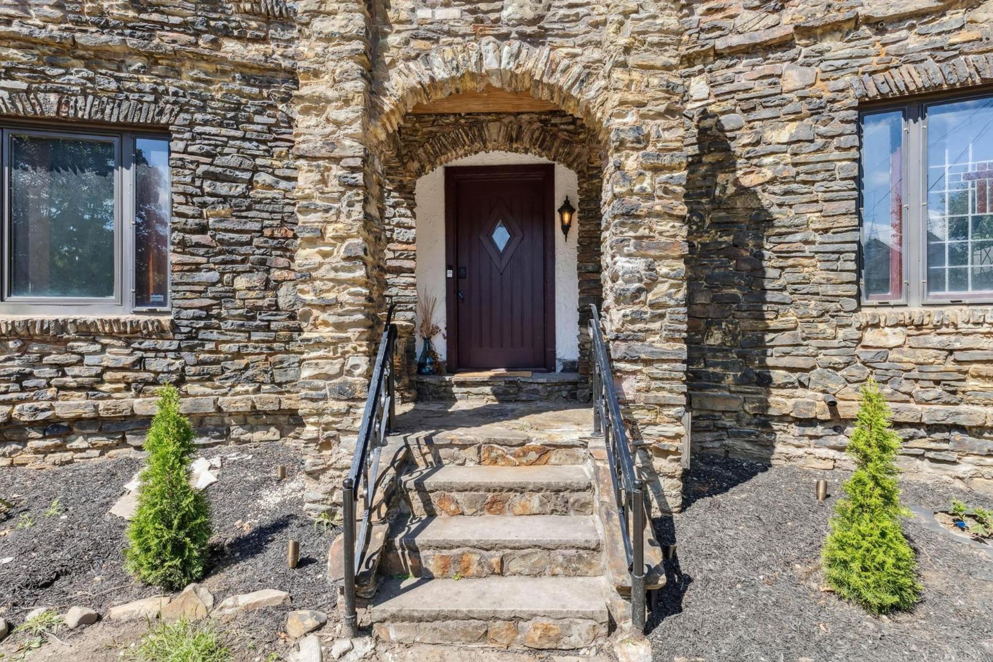 Enchanted Castle - Your Royal Getaway Awaits Cleveland Ngoại thất bức ảnh