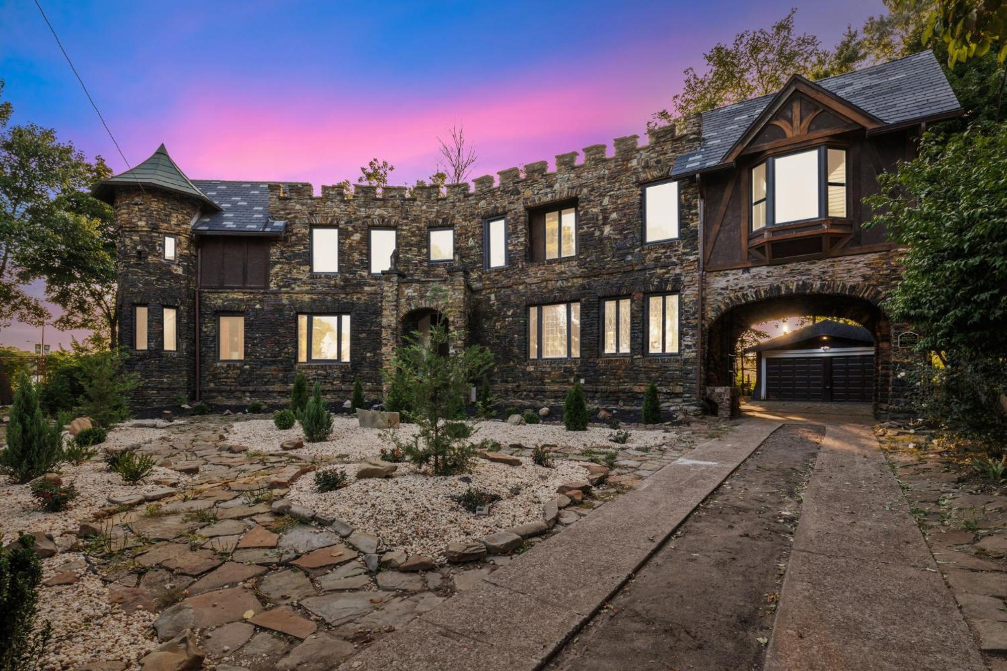 Enchanted Castle - Your Royal Getaway Awaits Cleveland Ngoại thất bức ảnh